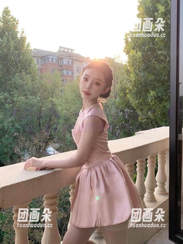 走进Son Ye EunLOOZY的私拍图集：见证一位画师的创作与梦想追逐.txt